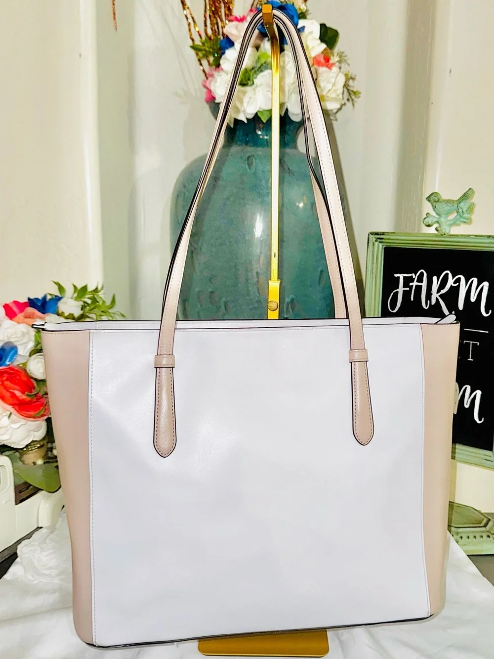Kate Spade of New York Schuyler Tote white / tan EUC